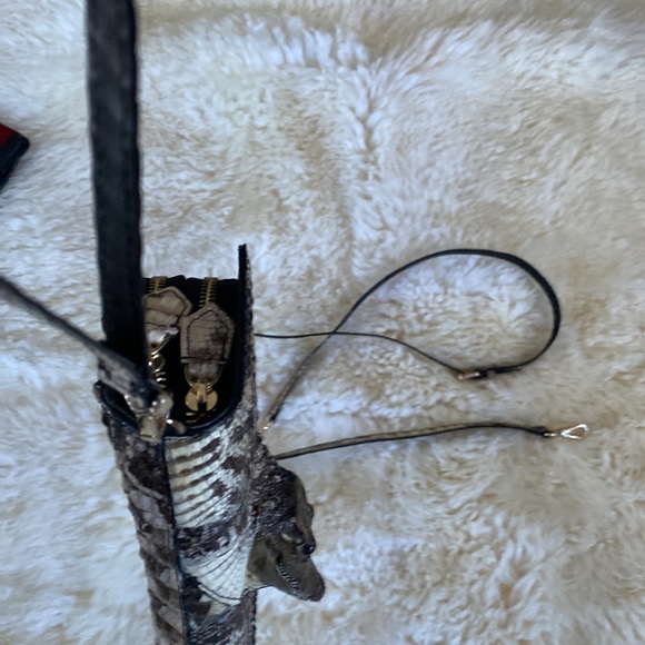 A Brand new Natural Hornback Alligator head clutch/ or shoulder bag. - Picture 11 of 11